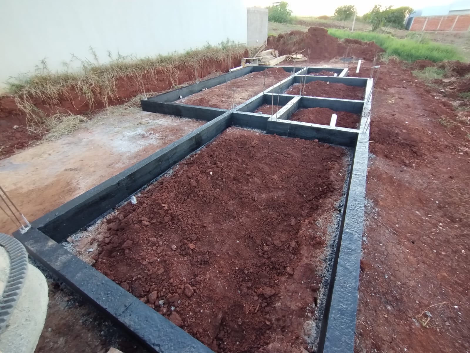 Obra da Residência Ravena — Fundação: Baldrame concretado e impermeabilizado